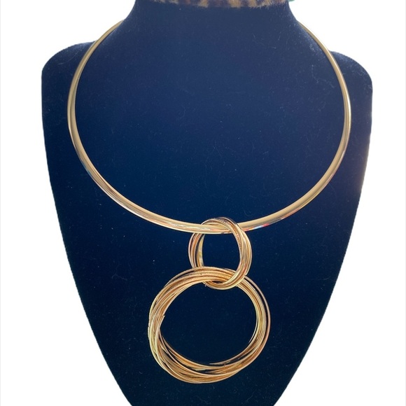 Gold wired Statement Necklace with circular design and circle charm - Picture 2 of 2